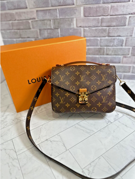 Louis Vuitton Pochette Métis. Licensed photograph, not an official campaign image.