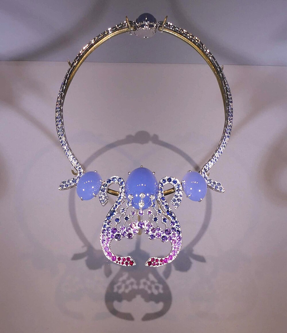 Van Cleef & Arpels Amenta Necklace. Licensed photograph, not an official campaign image.